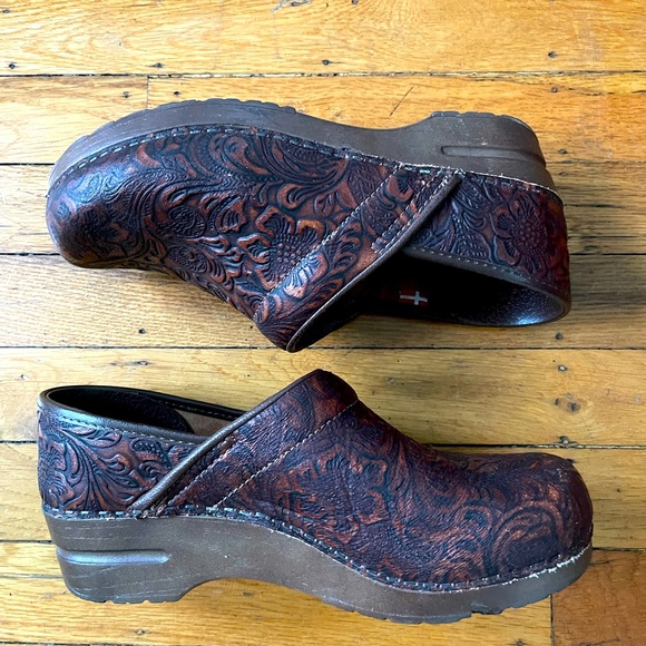 Sanitas Brown Embossed Clogs - Picture 1 of 6